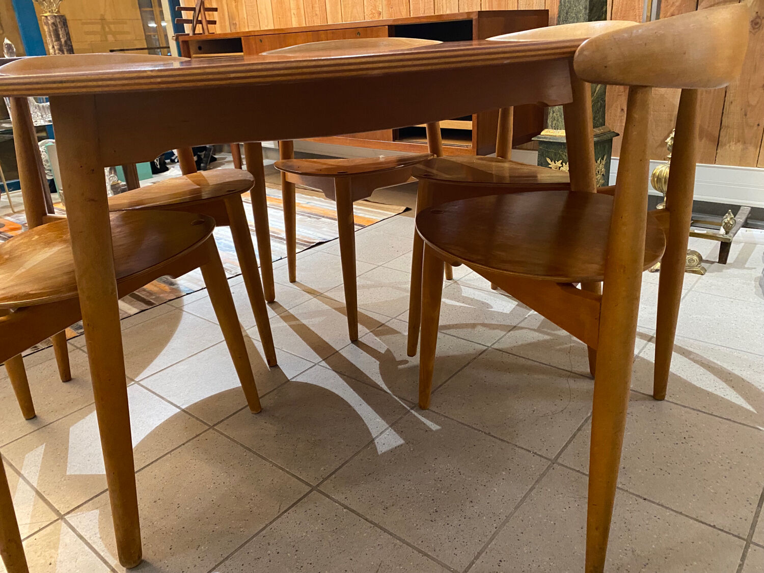 Heart table and six chairs by Hans Wegner