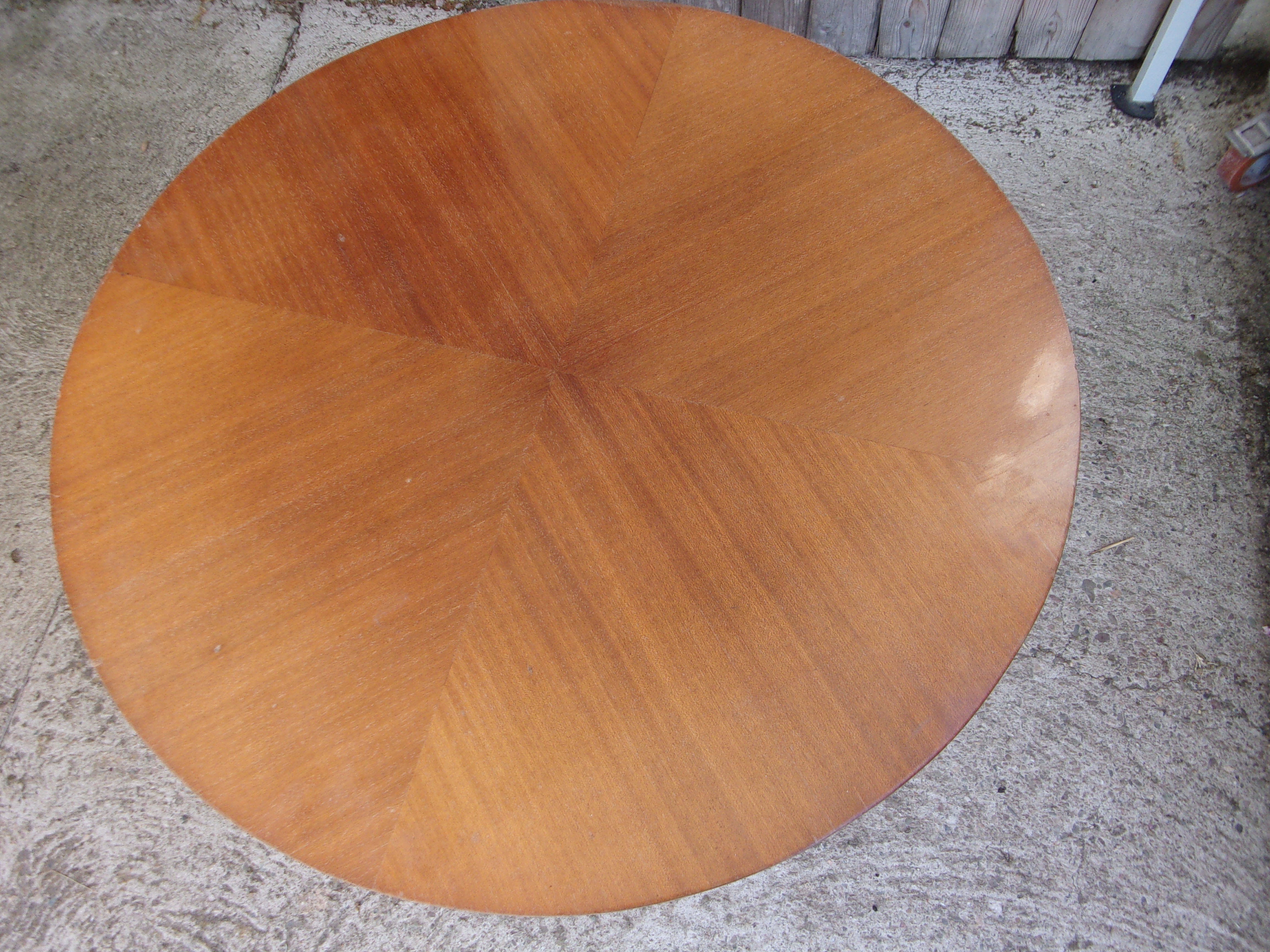 Wood round coffee table 1950/1960