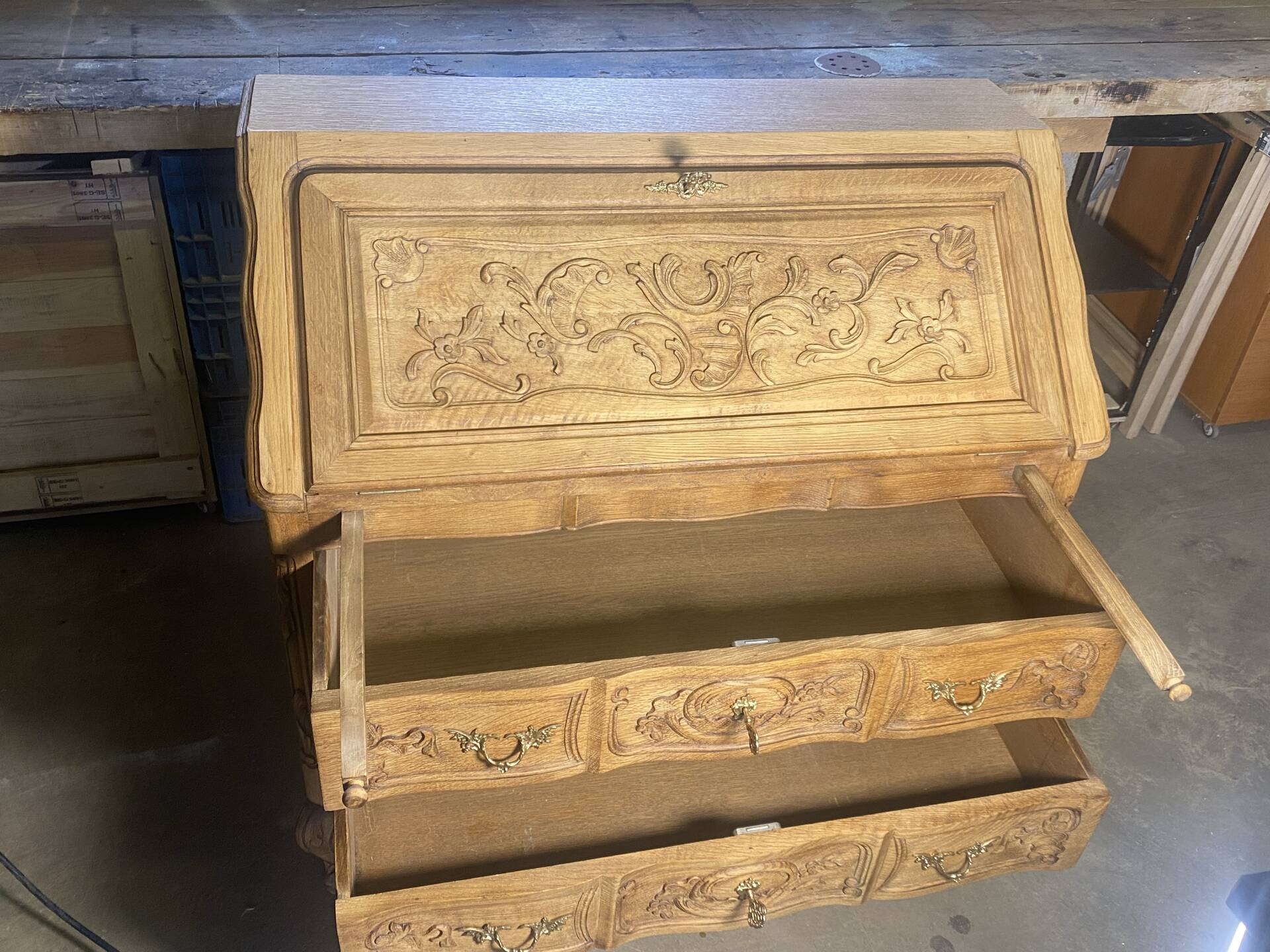 Bureau Secrétaire en Chêne Massif Sculpté