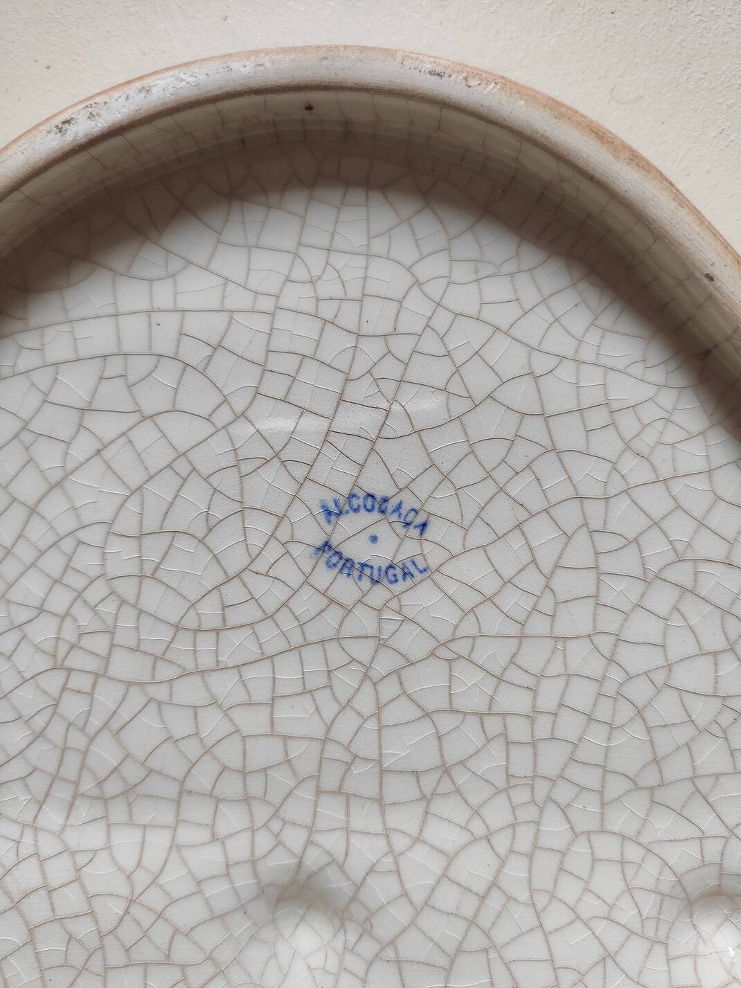 Cracked ceramic jewelry holder