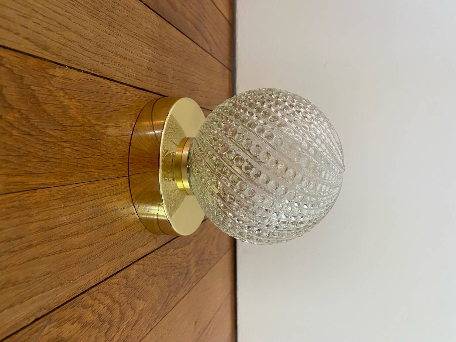 Wall lamp with vintage globe