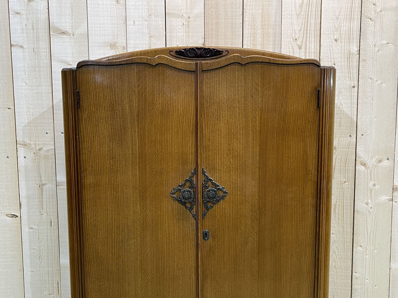 English penderie of the 1950s in oak