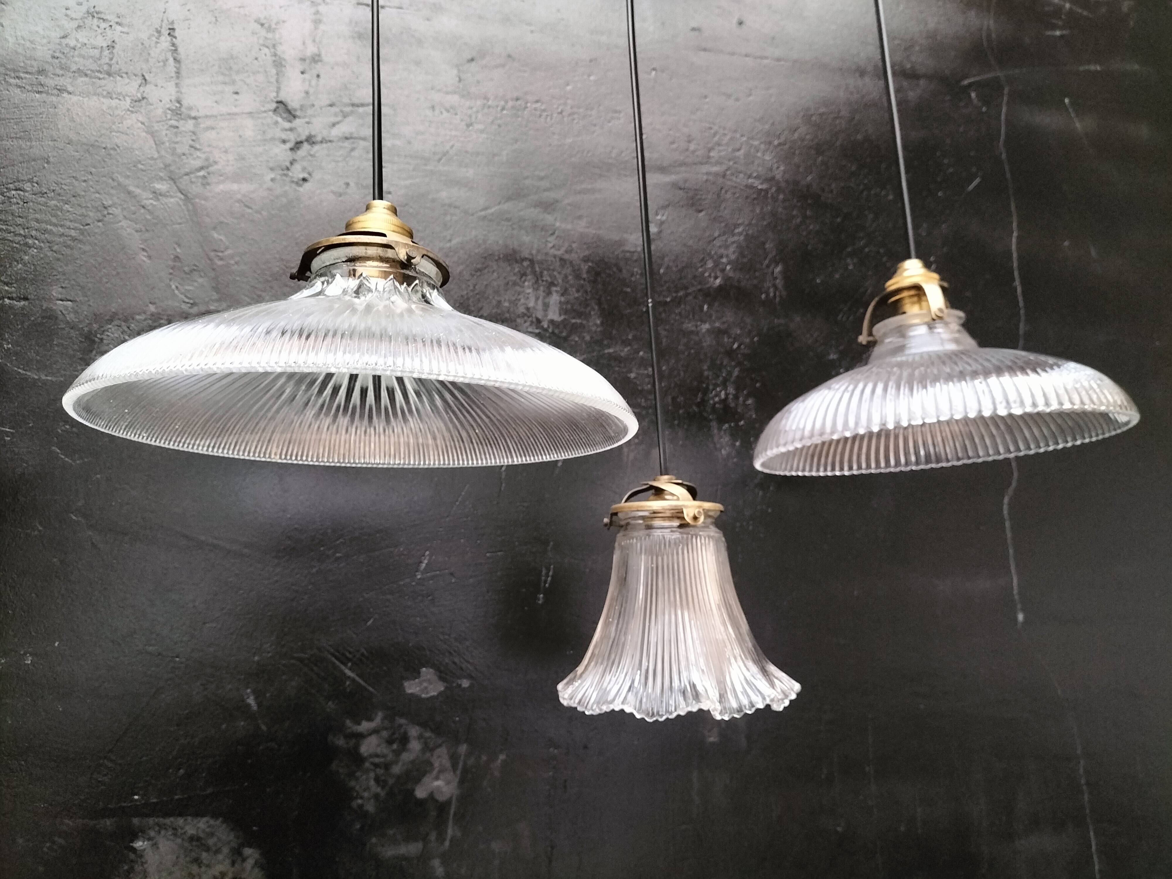 Holophane suspensions