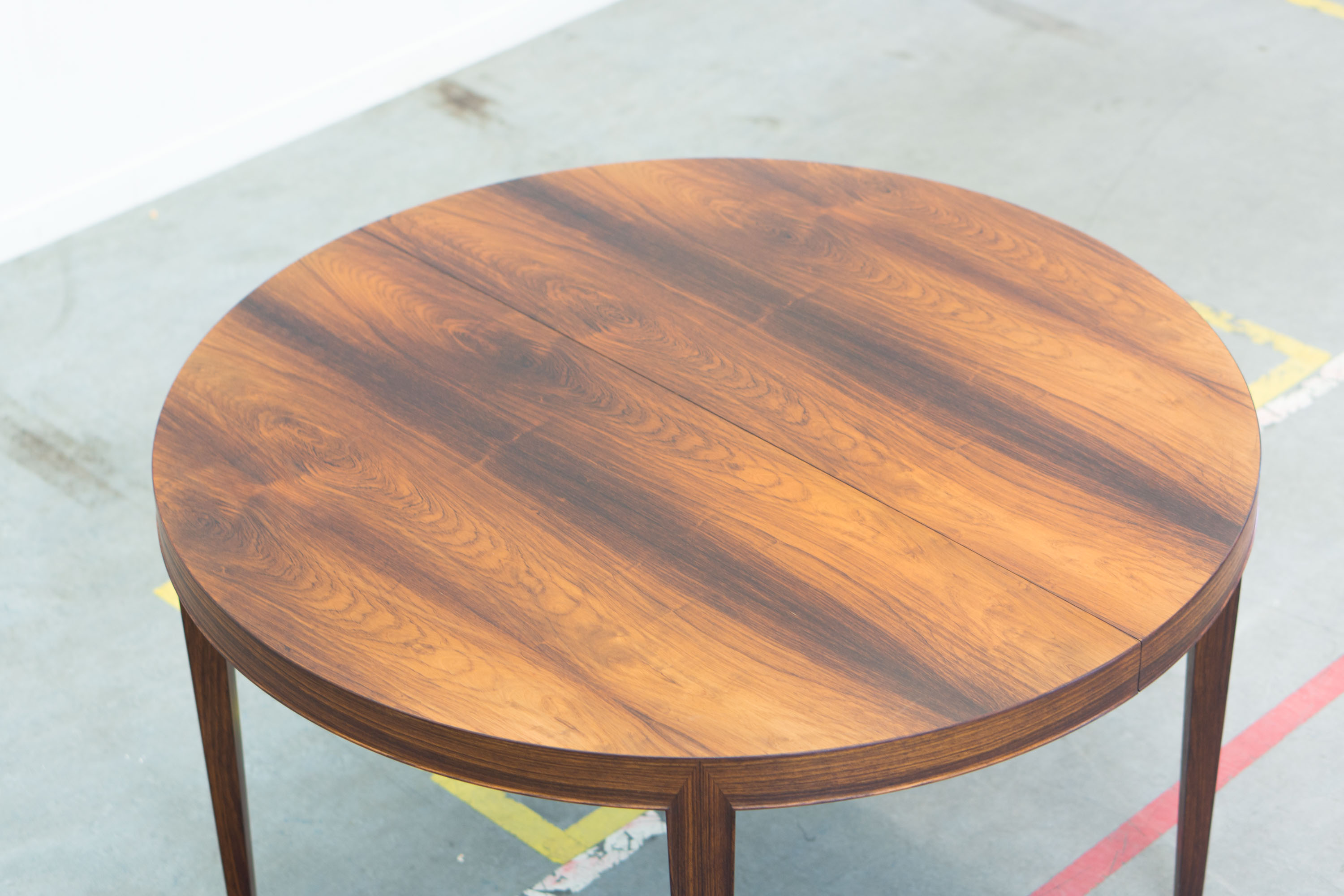 Extendable dining table from Haslev Møbelsnedkeri by Severin Hansen