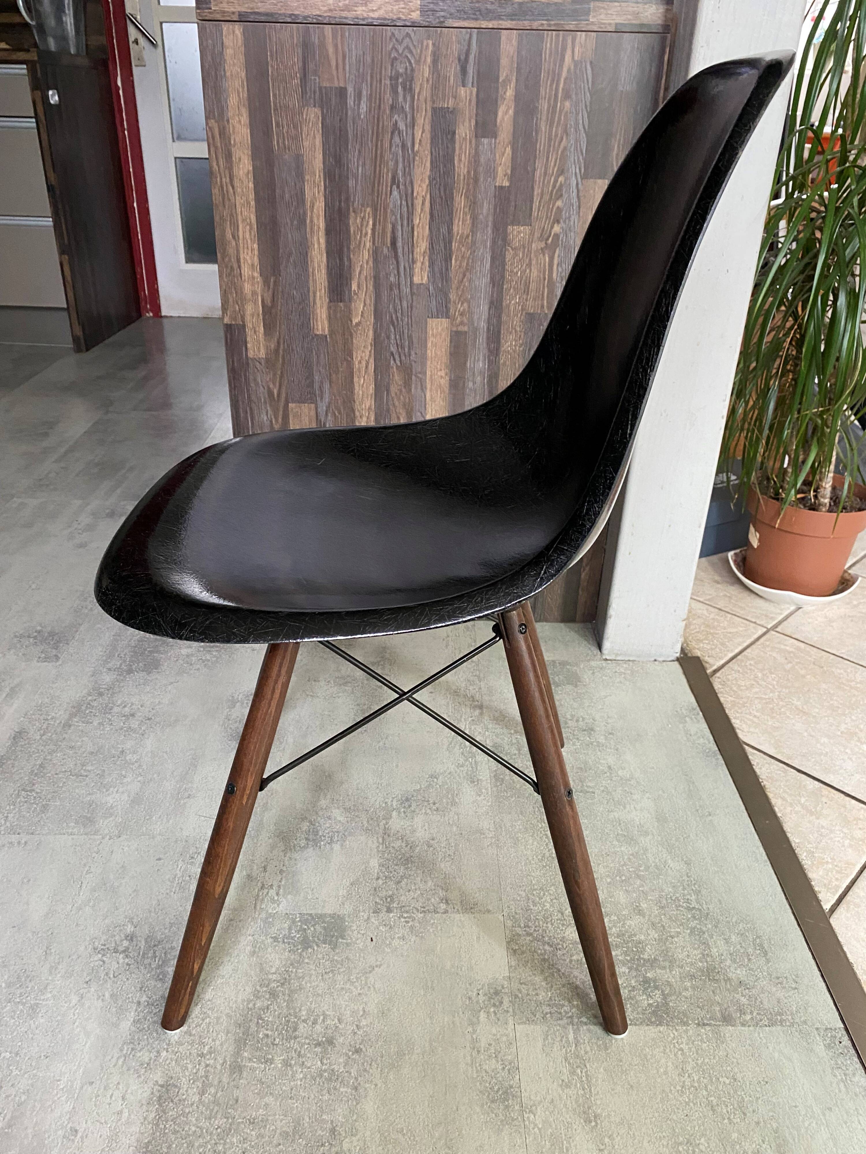 DSW chair, black fiber, black dowel, walnut, Eames, Herman Miller, vintage 1950