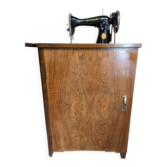 Singer sewing machine in its cabinet