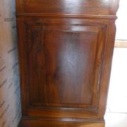 Antique wooden chest of drawers with 4 drawers