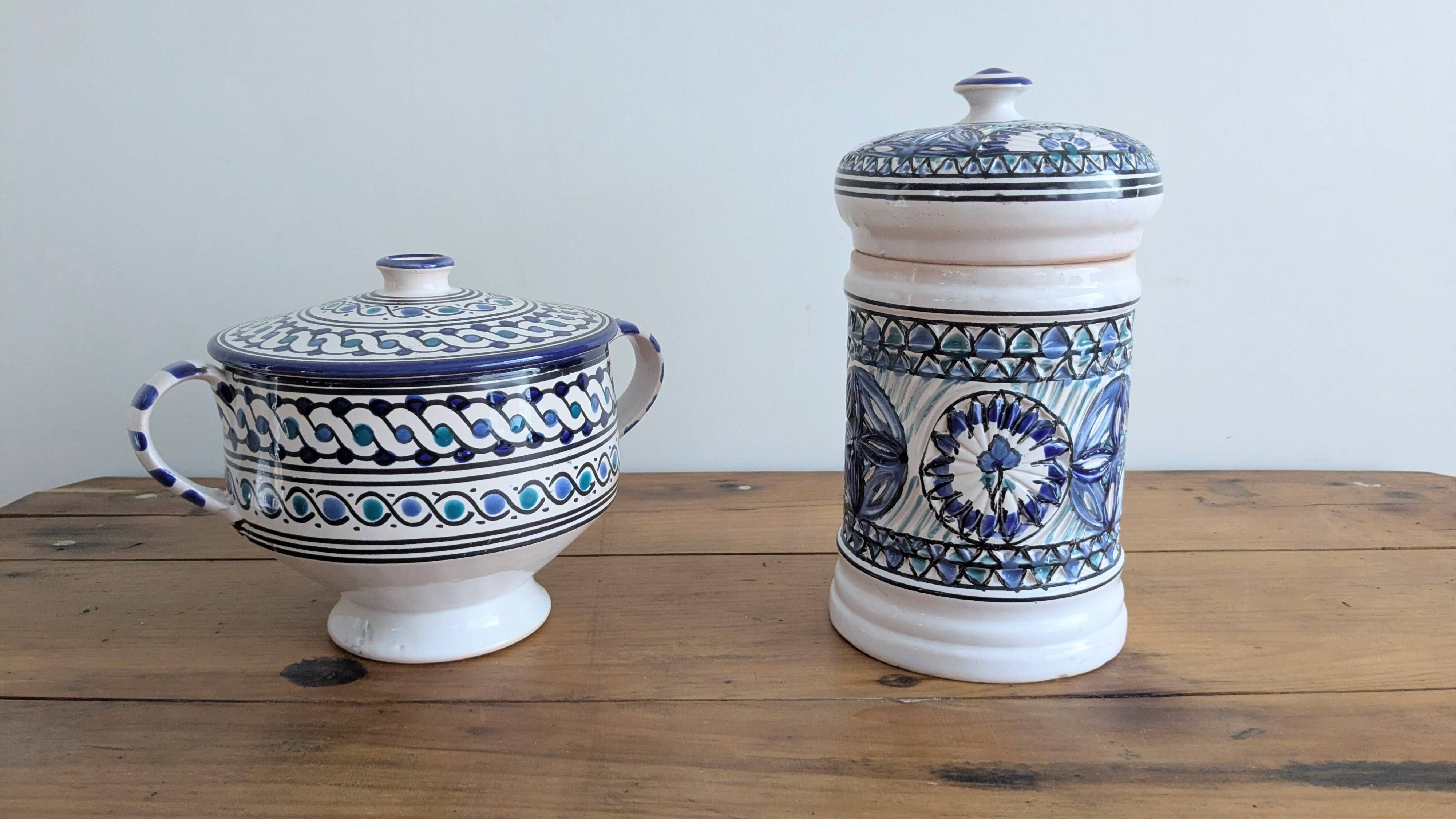 Covered ceramic pot, Tunisian artisan – 1970s – Blue and turquoise