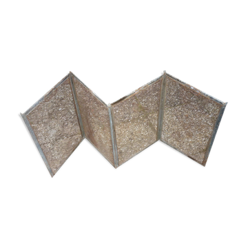 Old firewall with handles, 4 leaves