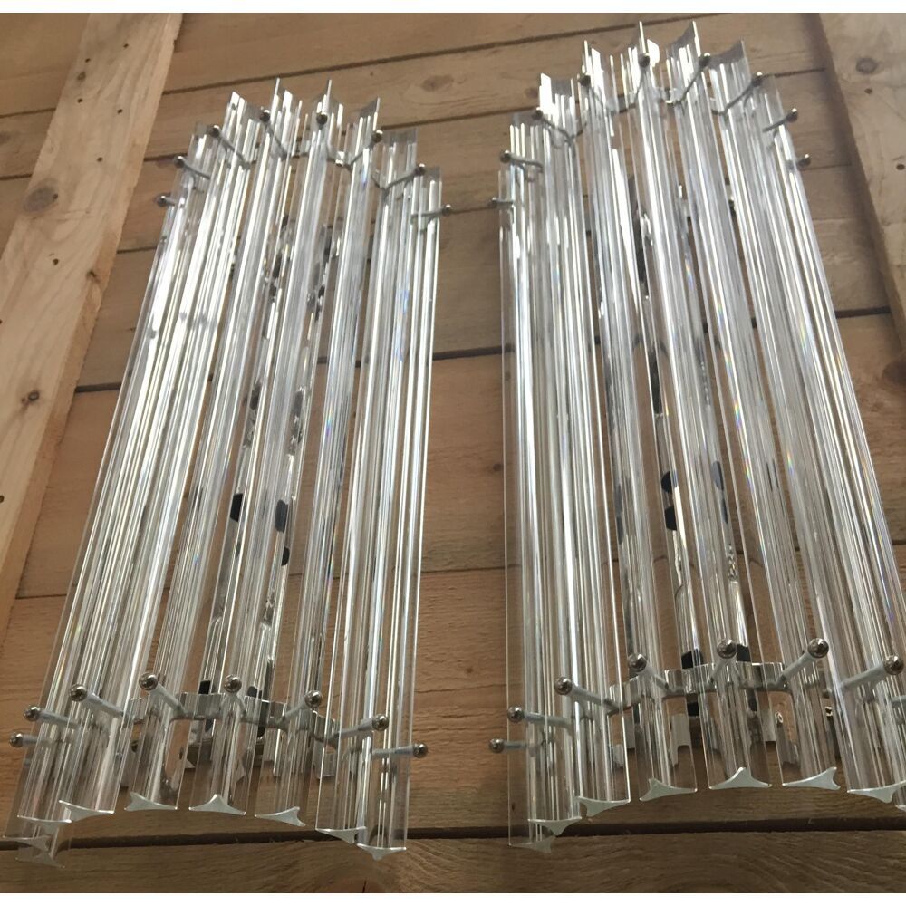 Contemporary bright “triedro” murano glass wall sconce