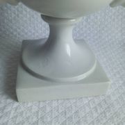 Ancien Vase Médicis en porcelaine blanche – style néoclassique –XIXᵉ