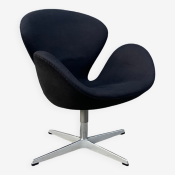 100% Original Fritz Hansen Swan Chair by Arne Jacobsen, Black