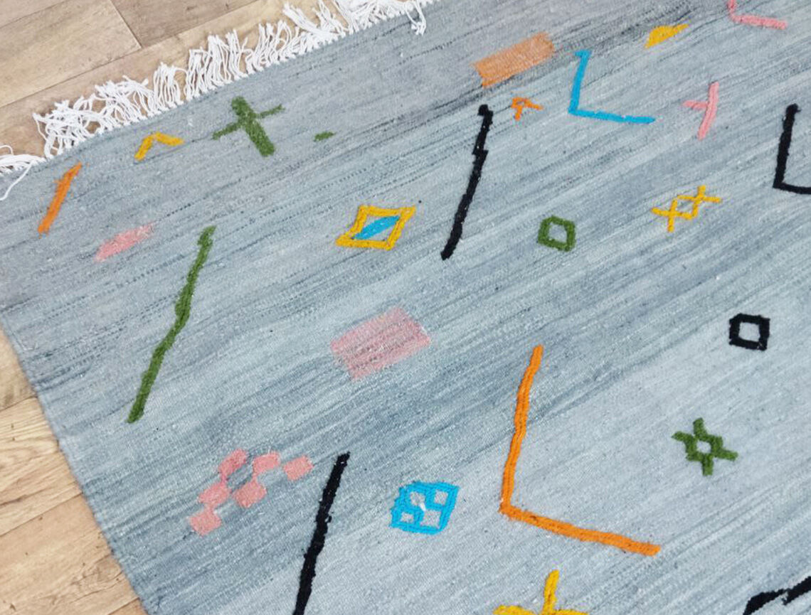 Handmade moroccan berber carpet 208 x 149 cm