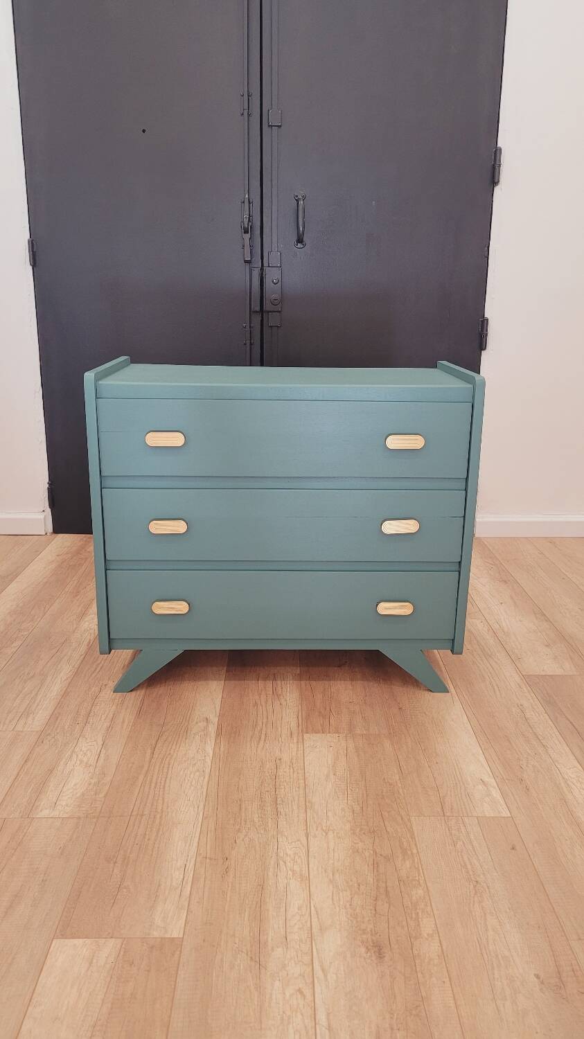Vintage chest of drawers