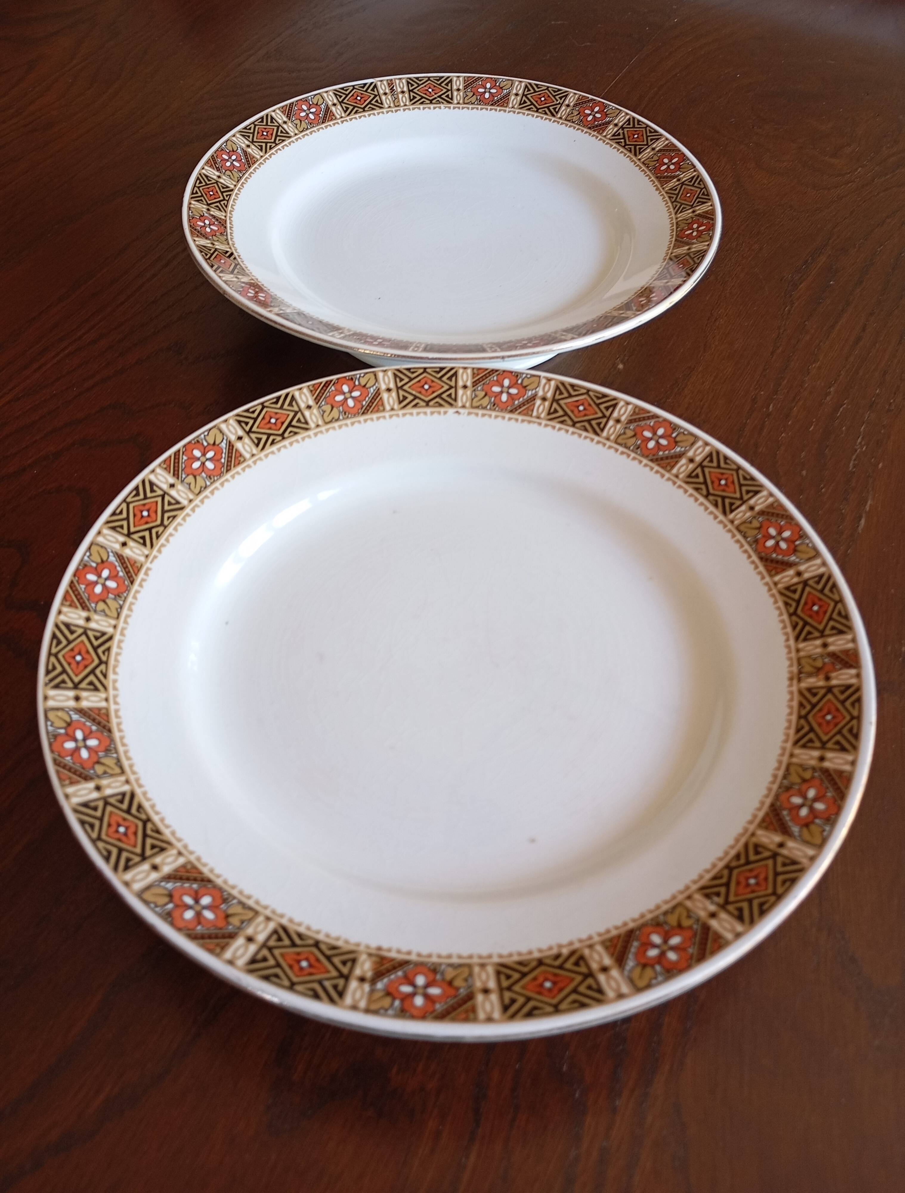 Pair of KG Lunéville "Vittefleur" pedestal dishes, early 20th century
