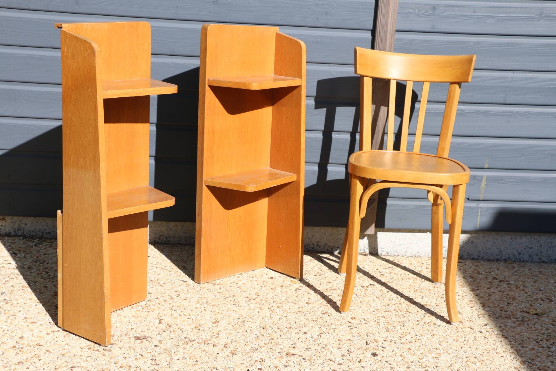 2 asymmetrical bedside tables in oak veneer