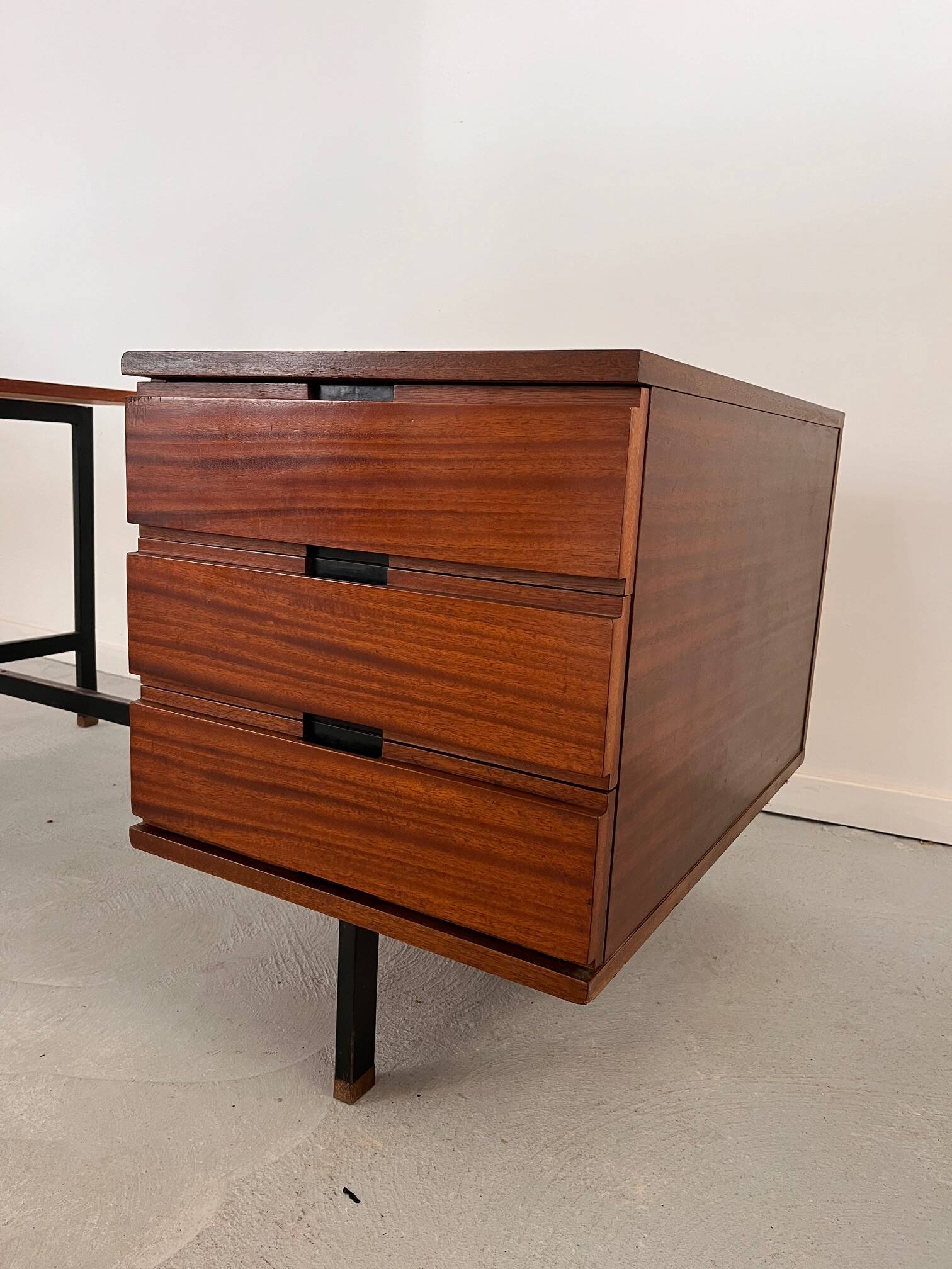 Desk Pierre Guariche