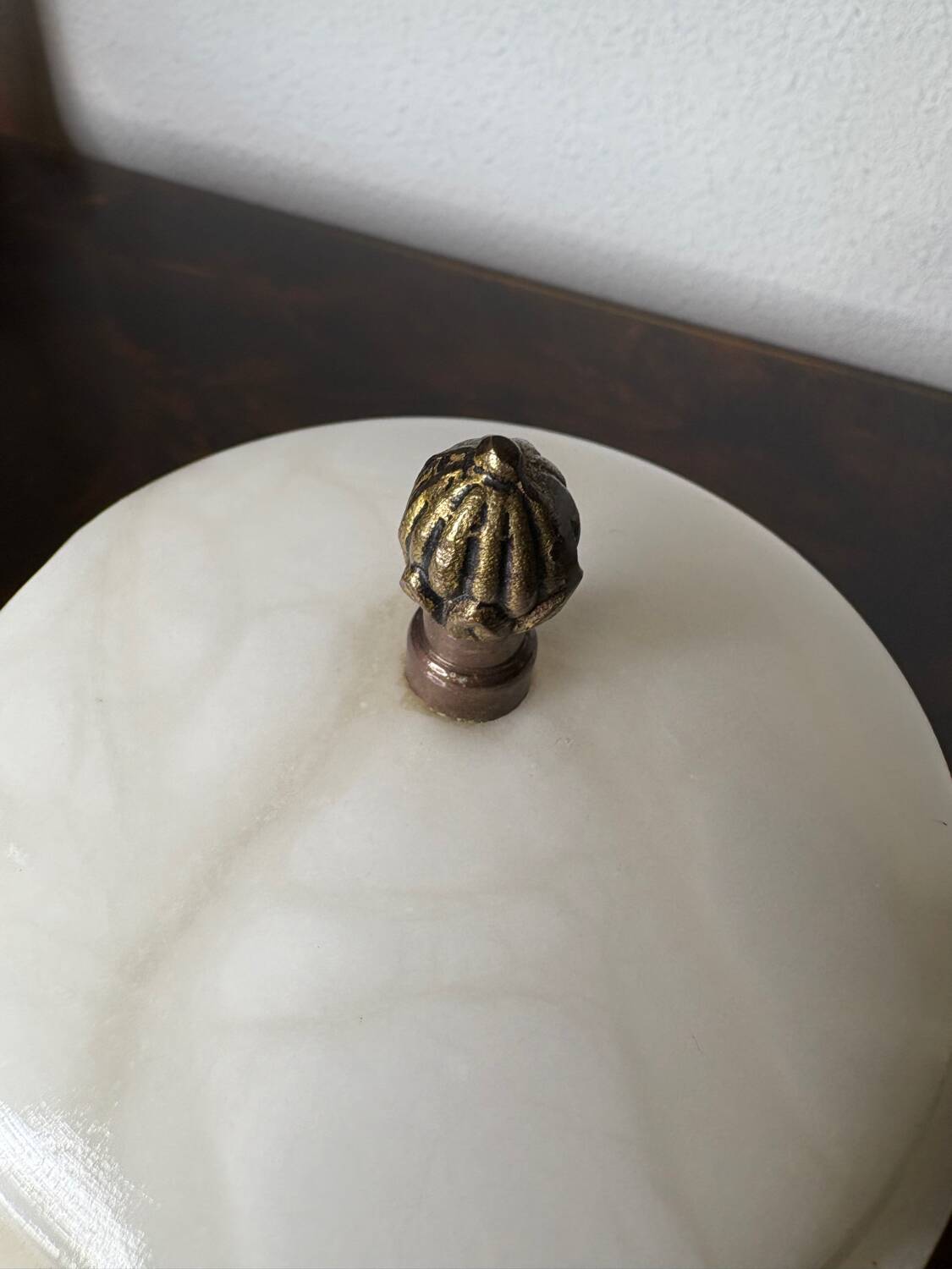Bonbonnière en albâtre et bronze doré