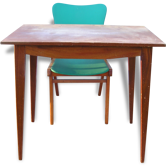 Ensemble table-bureau et son fauteuil skai vert des années 60, pieds compas vintage