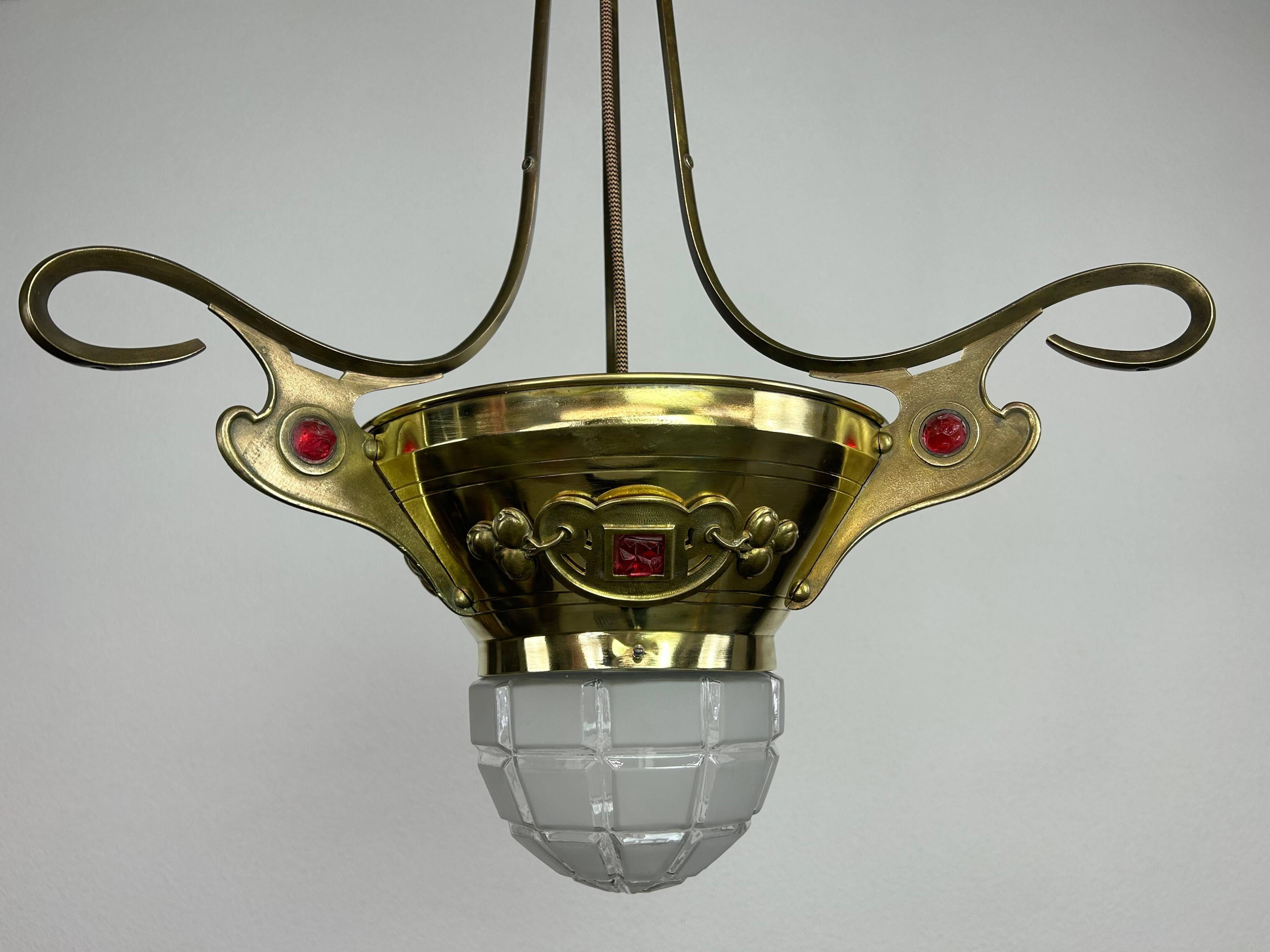 Lustre Jugendstil en laiton avec cristaux rouges