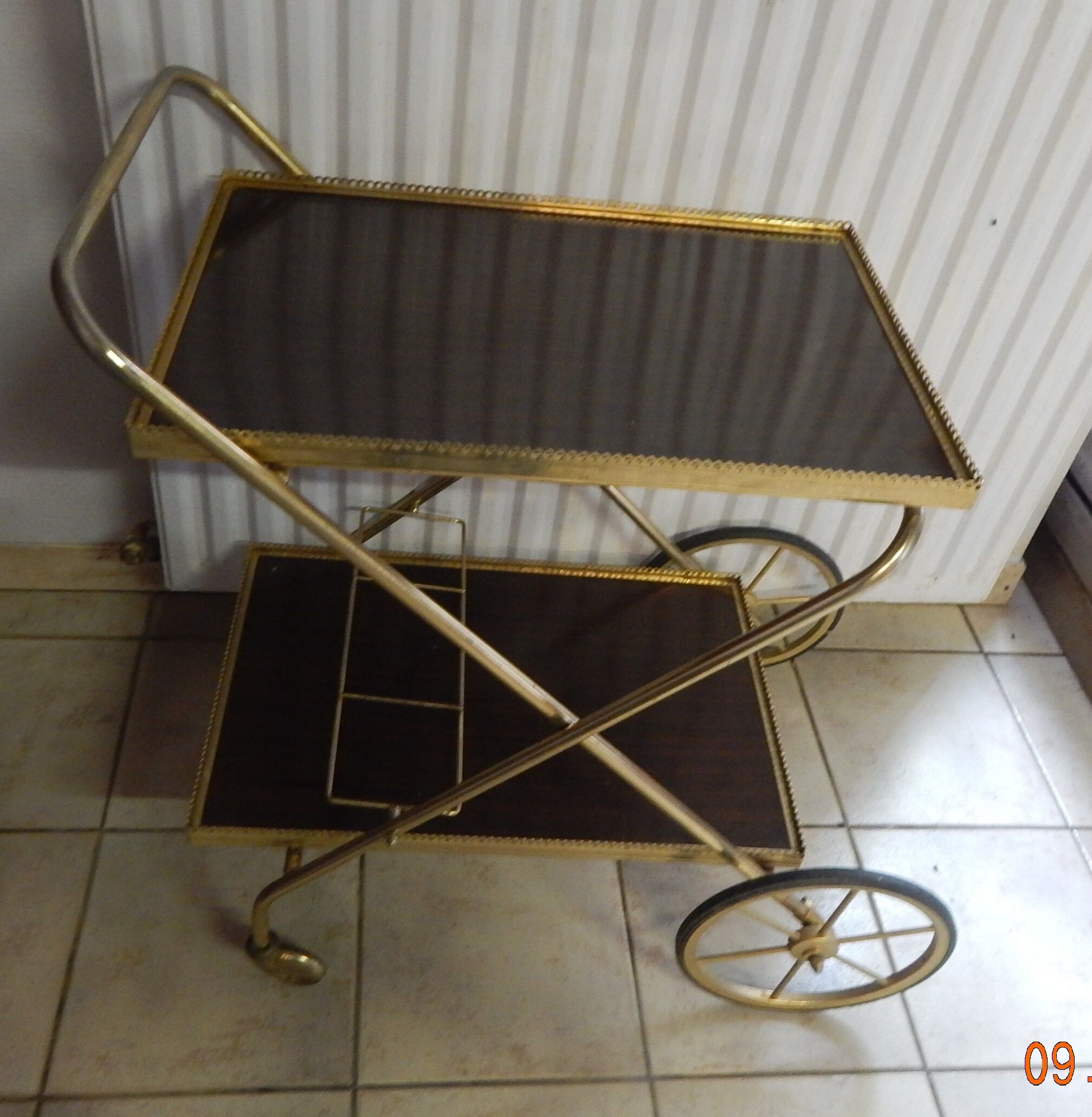 Serving table