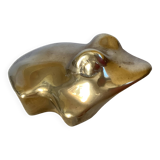 Zoomorphic frog shaped pocket emptier