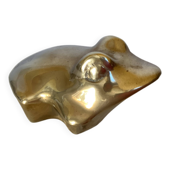 Zoomorphic frog shaped pocket emptier