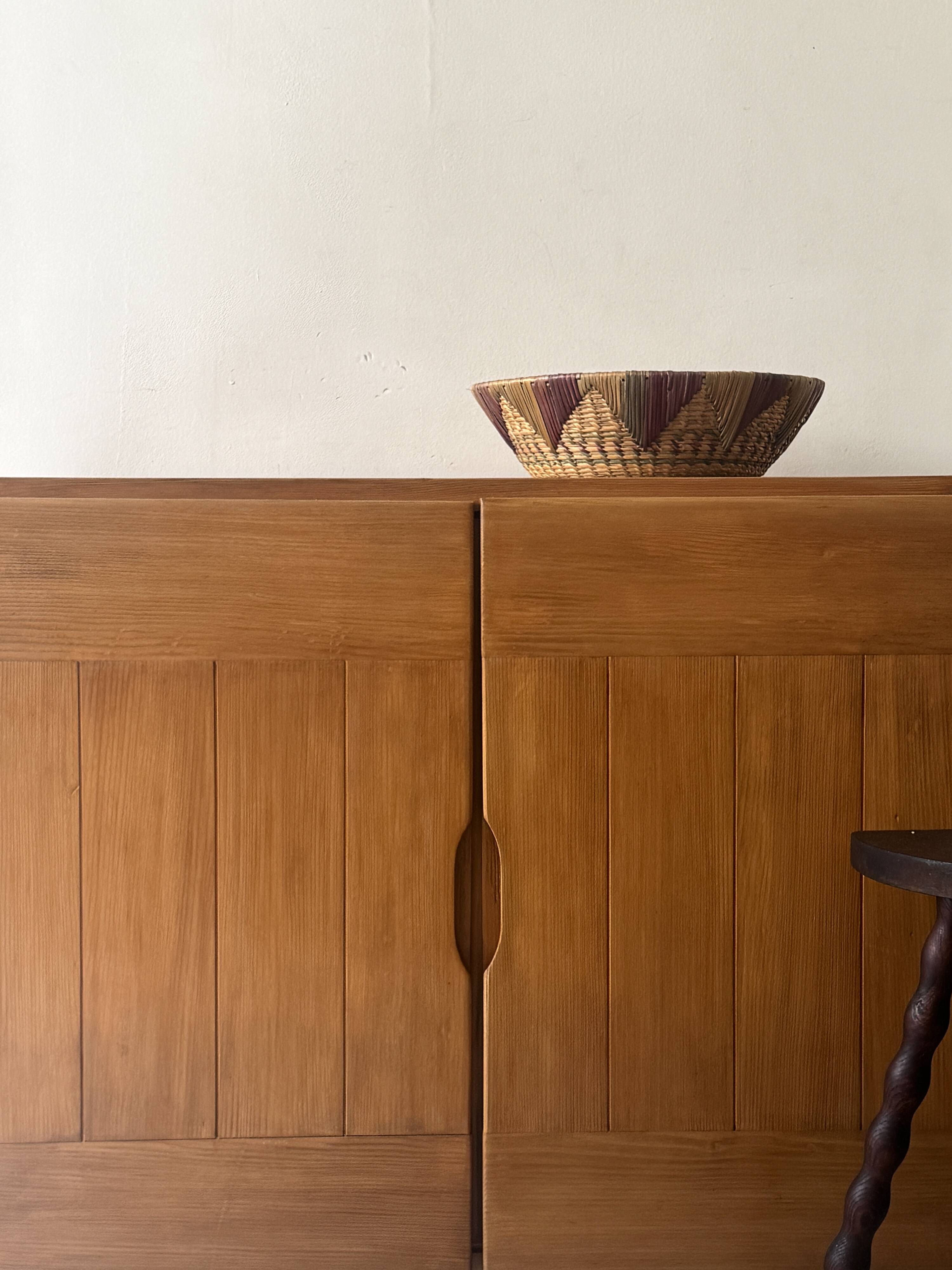 Buffet design en bois orme & pin collection Savoie, Maison Regain 1970
