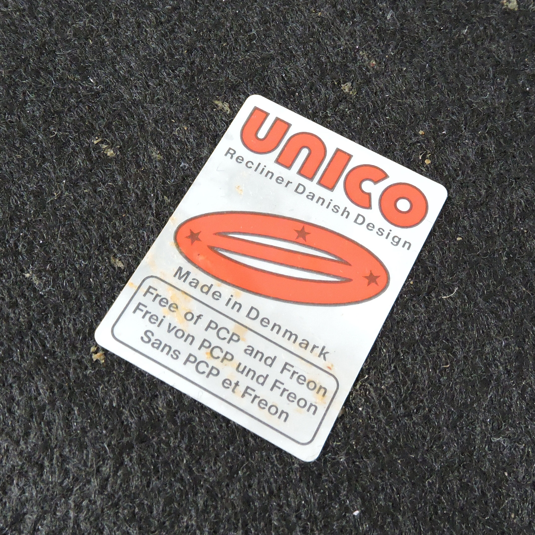 Fauteuil pivotant & ottoman de Unico