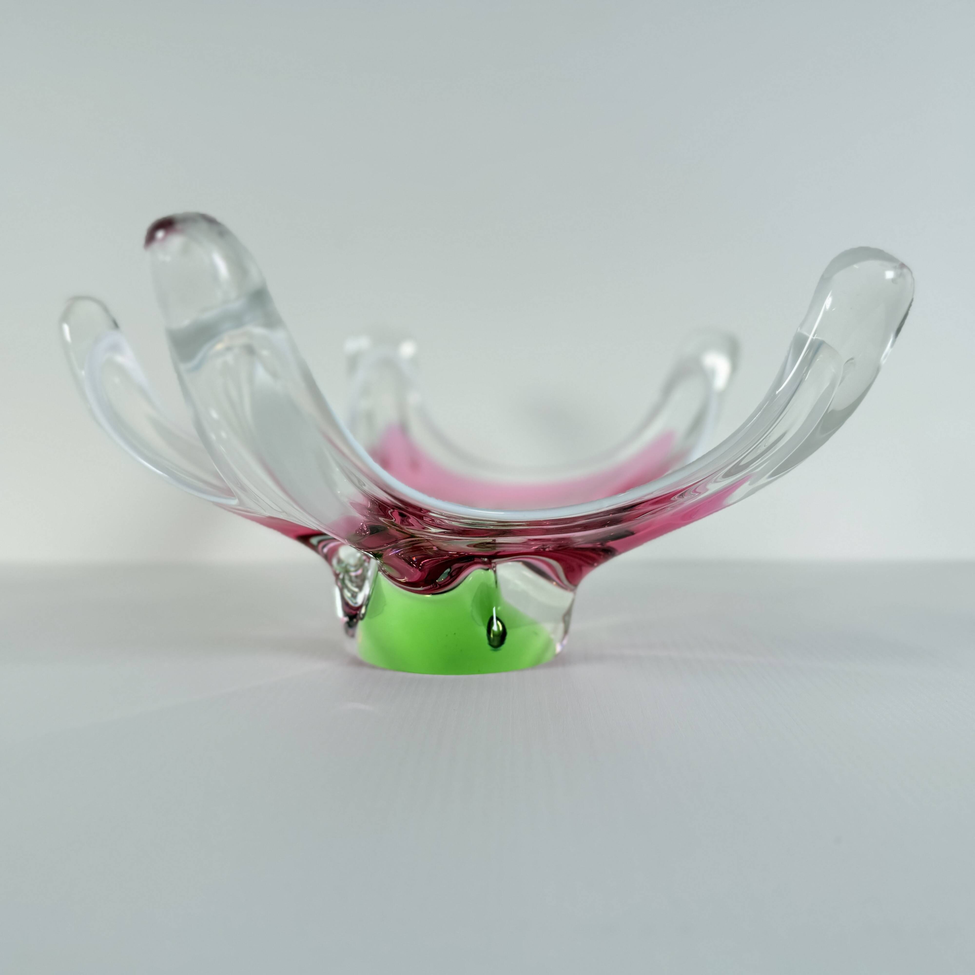 Bol en verre de Bohême en forme d'étoile, Josef Hospodka