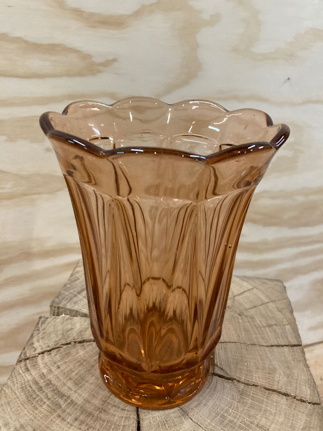 Vase tulipe rose 1950 en verre soufflé