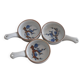 Set of 3 bowls with a Japanese-inspired design.