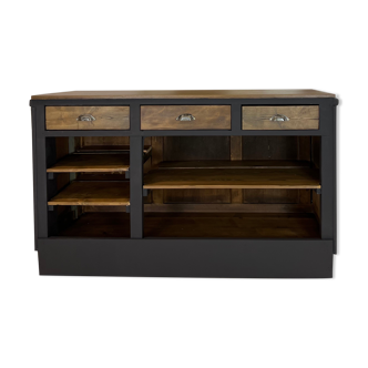 Ideal pine trading counter in central island
