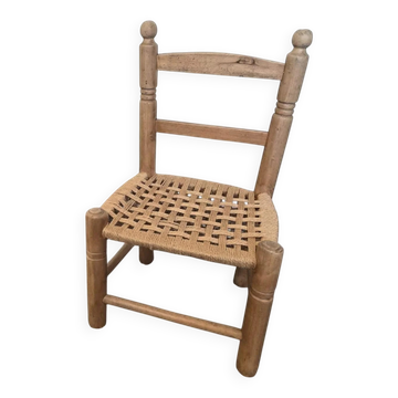 Petite chaise enfant ancienne en bois – Assise tressée rénovée