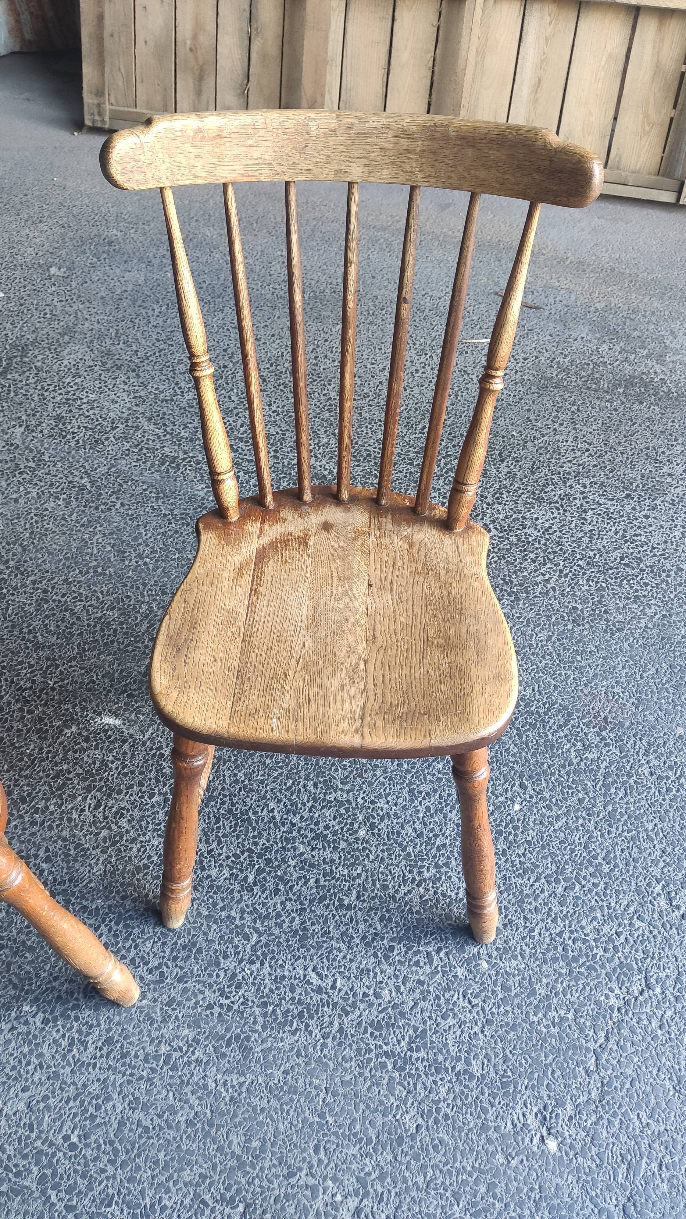Série de 4 chaises bistrot, western en chêne