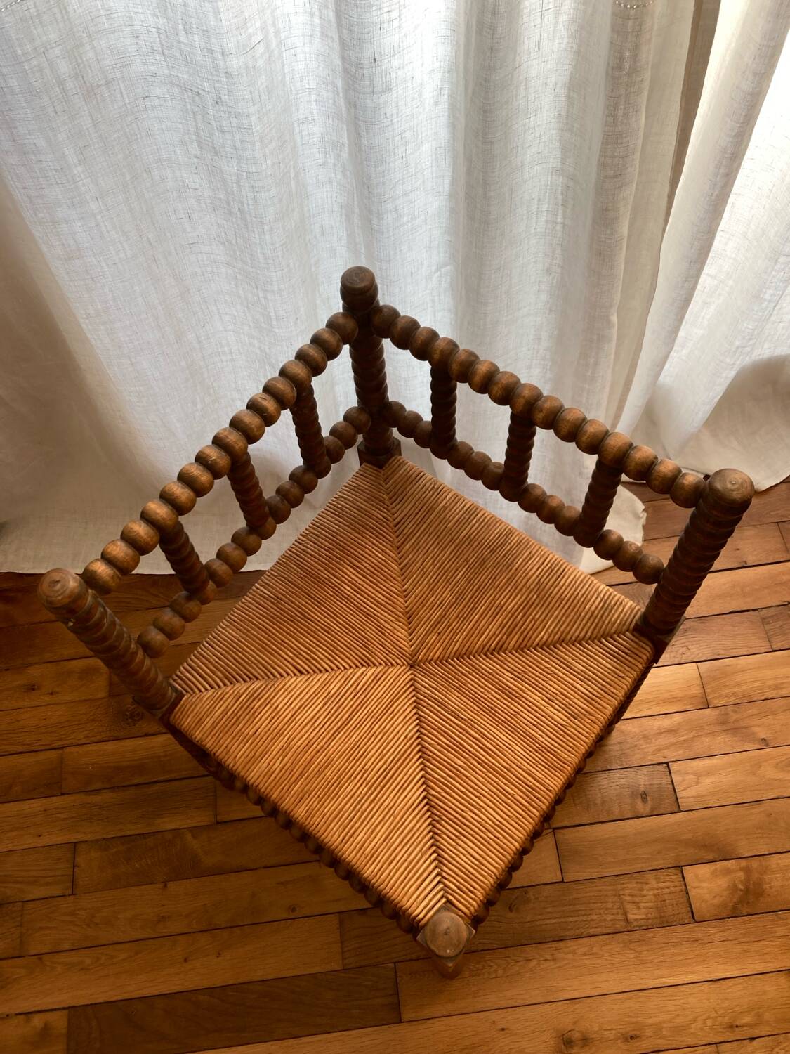 Pearl wood corner chair