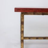 Table basse en laque et fer doré. Années 1950.