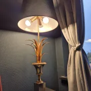 Pineapple lamp