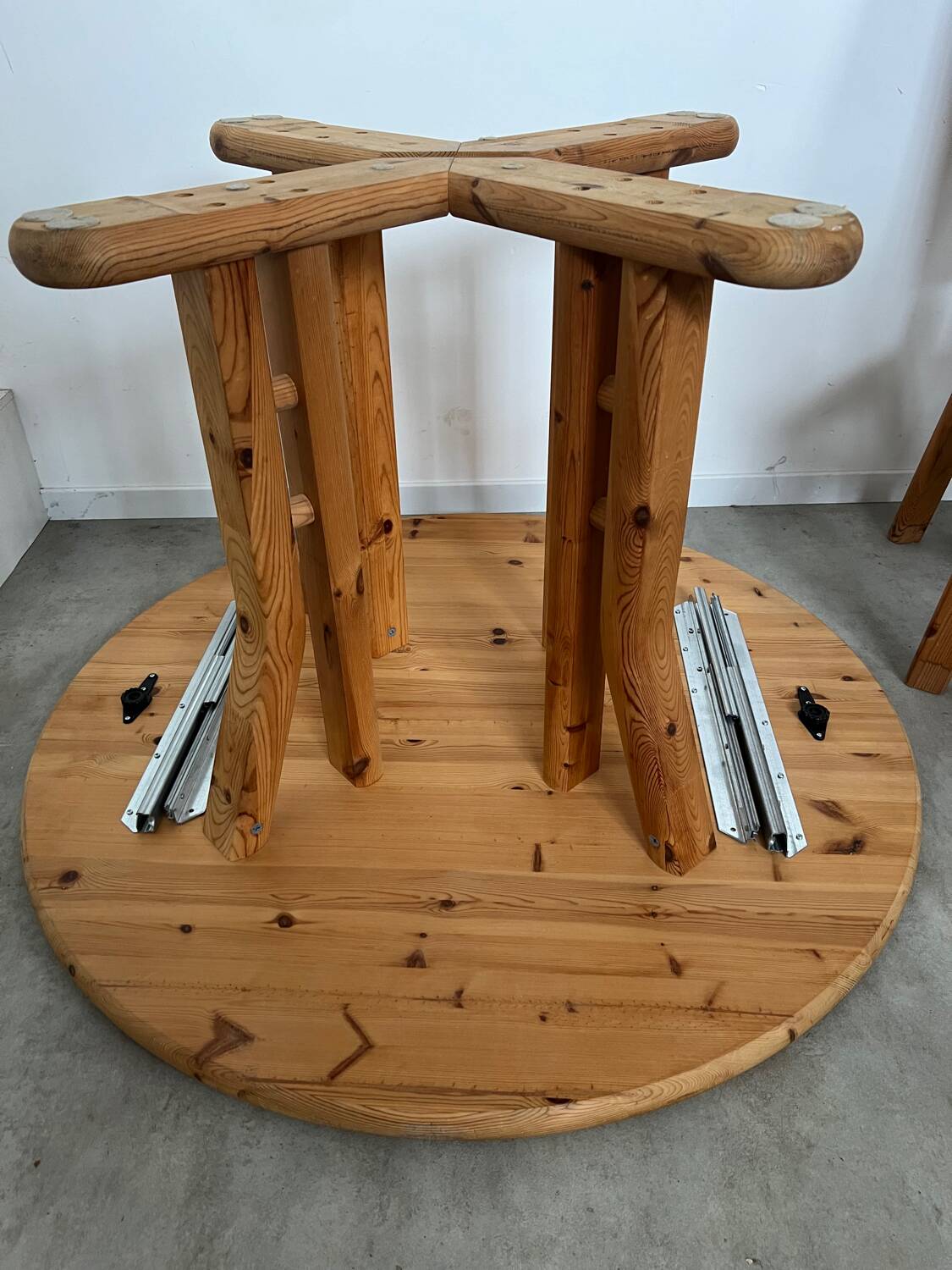 French design pine table and chair set from the 70s brutalist vintage arcs