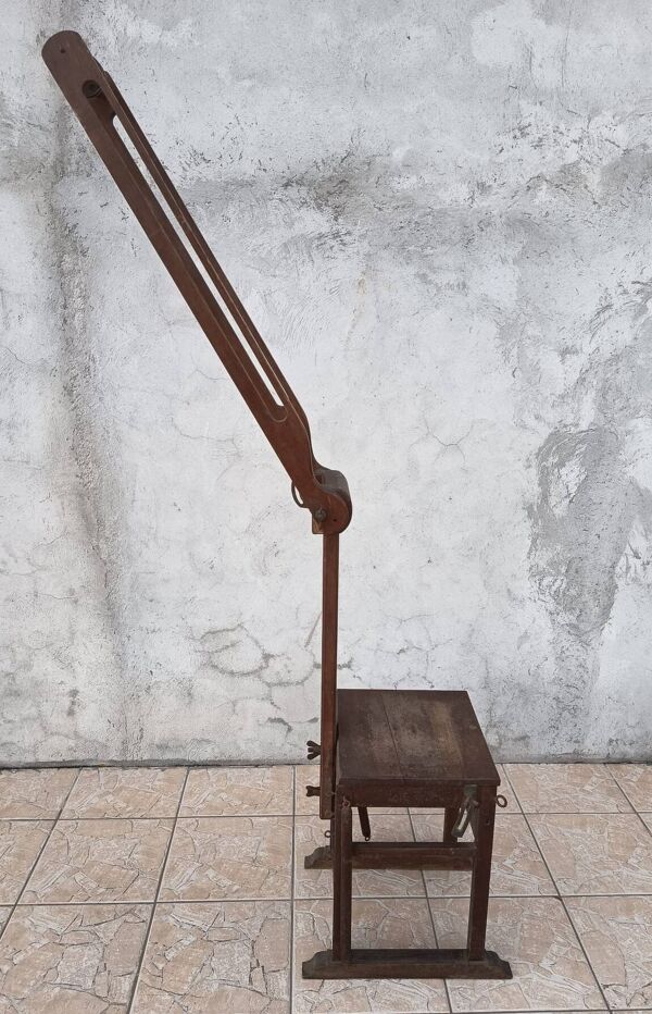 Rare ancienne chaise de kinésithérapie en chêne