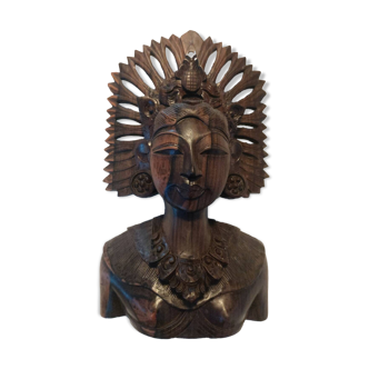 Buste indonésien en bois sculpté