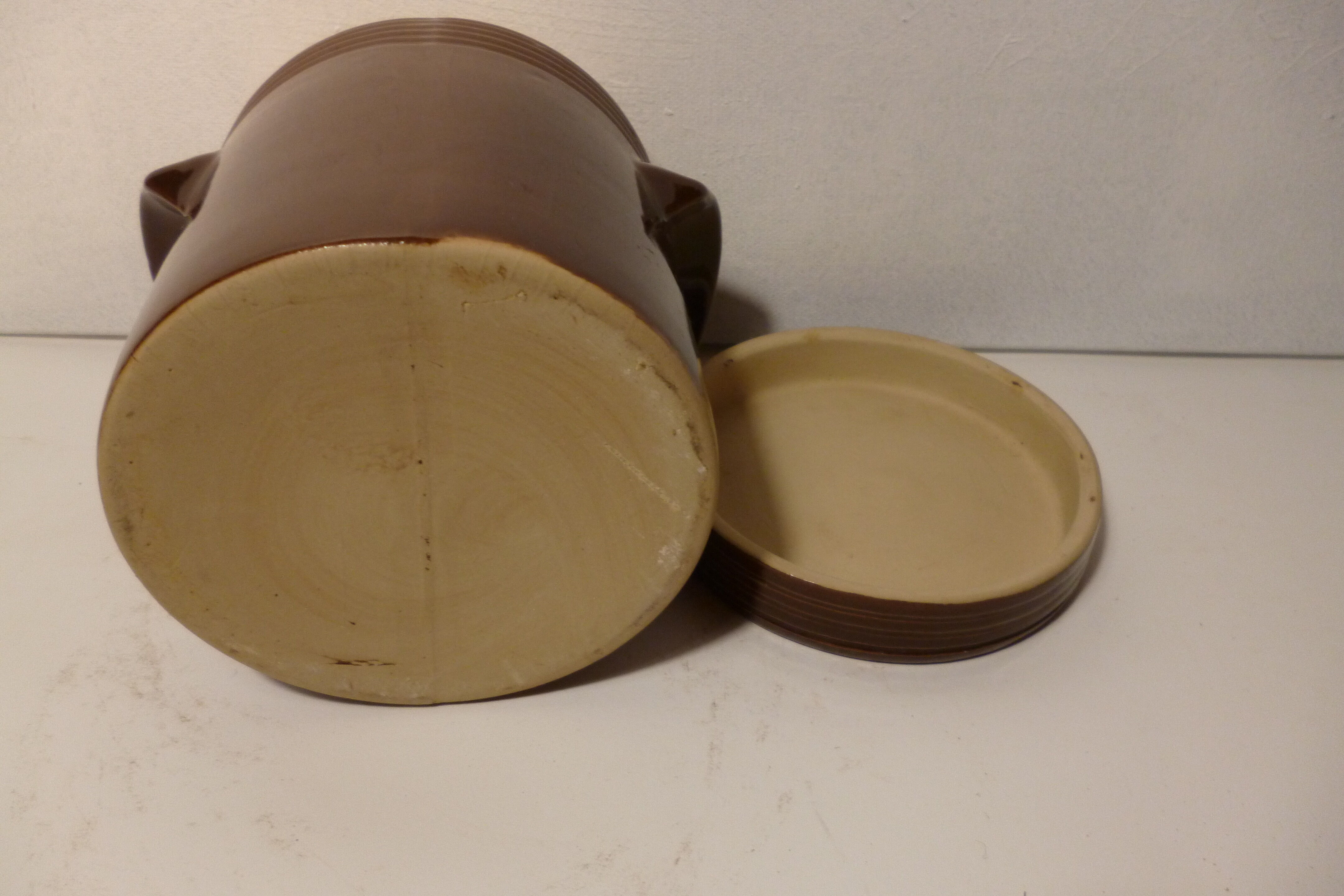 sandstone pot with lid