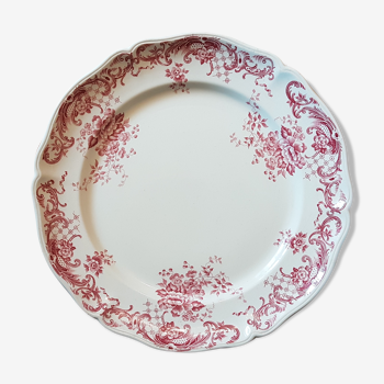 Old plate with wreath decoration