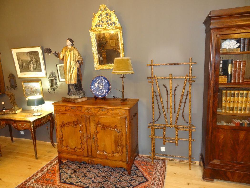 Bamboo coat racks, nineteenth century, 76x174 cm