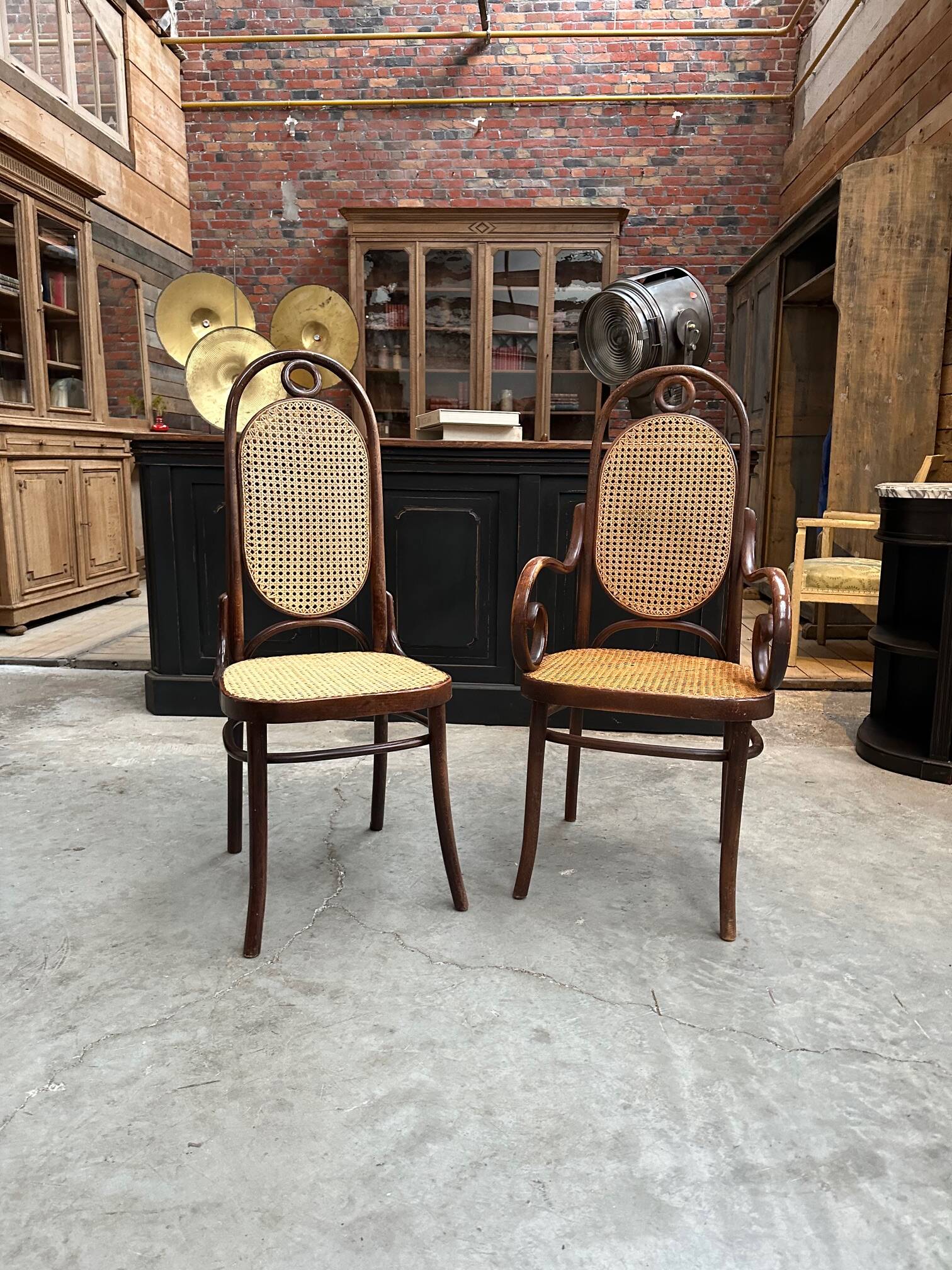 Thonet n°17 curved wooden armchair