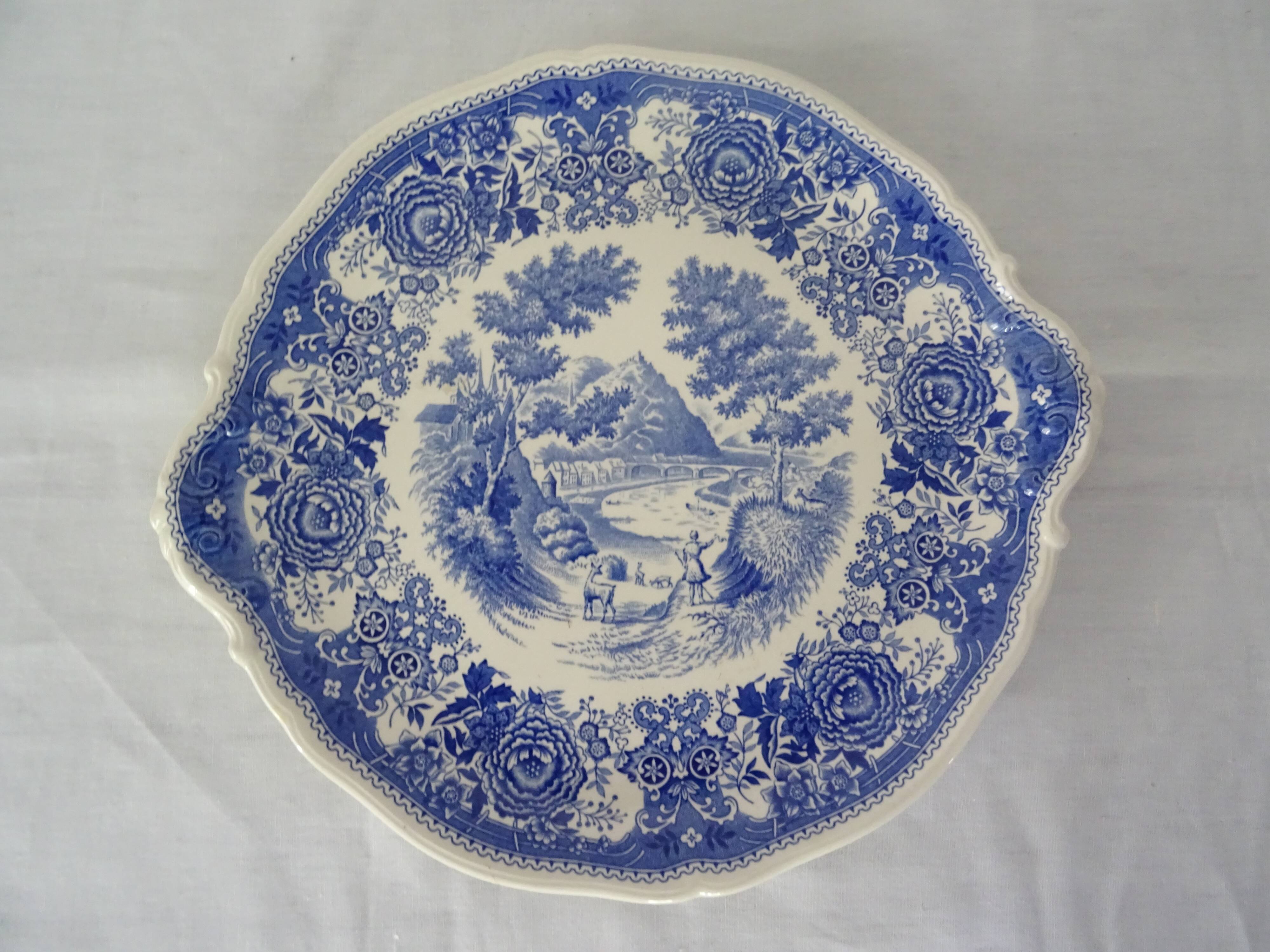 Round ceramic faience dish villeroy boch burgerland blue