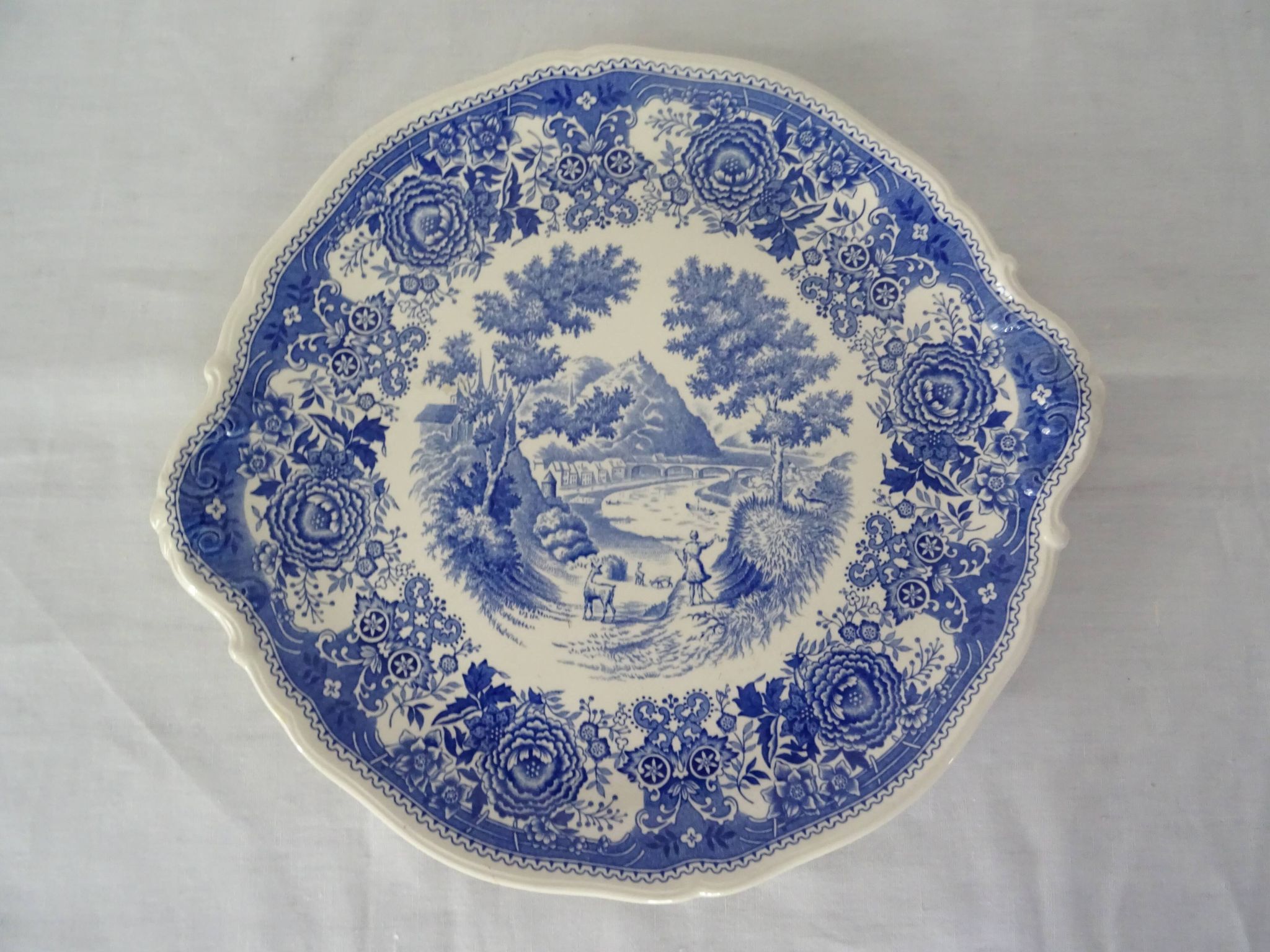 Round ceramic faience dish villeroy boch burgerland blue