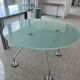 Table Nomos Norman Foster, verre et aluminium.