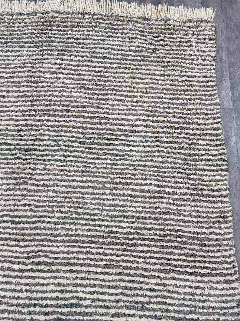 Pure natural wool rug, size 150 x 250 cm