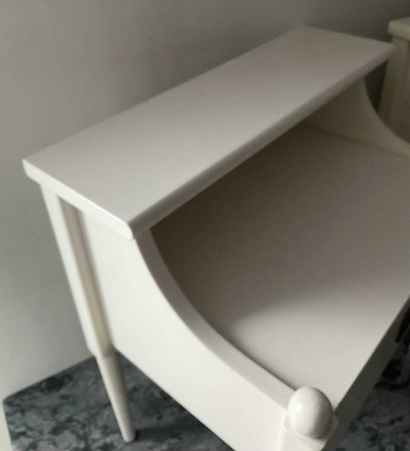 Paire de chevets scandinaves en bois blanc